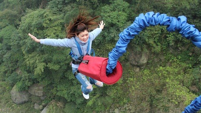 夢占い バンジージャンプの夢に関する7つの意味 人生の決断を象徴 夢占い 夢占い バンジージャンプの夢に関する7つの意味 人生の決断を象徴 夢占い