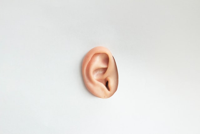 耳のトラブルが暗示するスピリチュアルメッセージ【部位・症状別に解説】